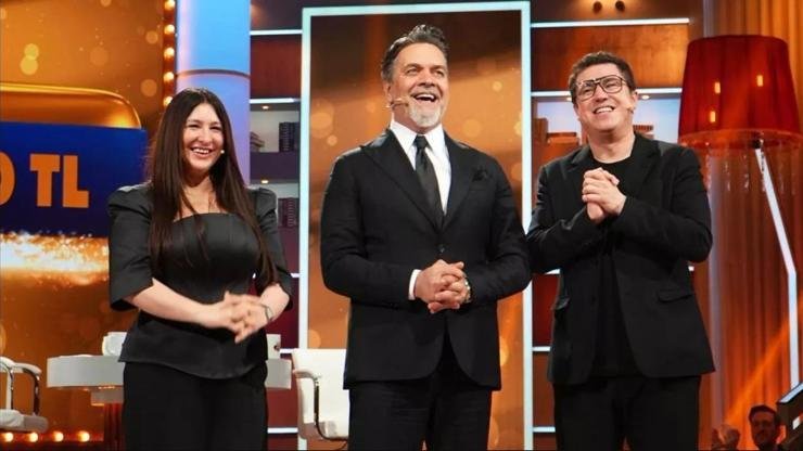 ‘MUTLUYUZ MU’ EKİBİ YARIŞMACI KOLTUĞUNDA Heyecan dolu yarışmada İbrahim Büyükak,