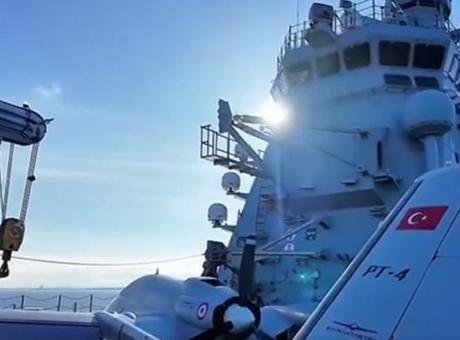 NATO tatbikatında ilk! TCG Anadolu’dan havalanan Bayraktar TB-3 SİHA hedefi tam isabetle vurdu Milli Savunma Bakanlığı “Denizlerde ve semalarda millî gücümüzle görev başındayız.”