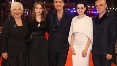 İlker Çatak’ın yönettiği Sarı Zarflar, Özgü Namal ve Tansu Biçer’in