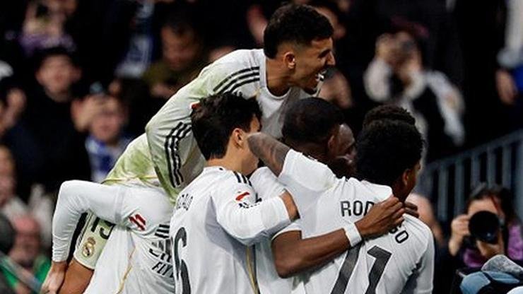 Real Madrid, son dakikada kazandı! Arda Güler ilk 11’de başladı Kaynak:Cnnturk.com İspanya LaLiga’nın 22’nci haftasında Real Madrid, Santiago Bernabeu’da Rayo