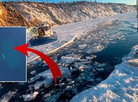 Rusya’da tur otobüsü Baykal Gölü’ne düştü! Çok sayıda can kaybı var Rusya’nın İrkutsk bölgesinde turistlerin bulunduğu tur aracının yüzeyi buzla kaplı