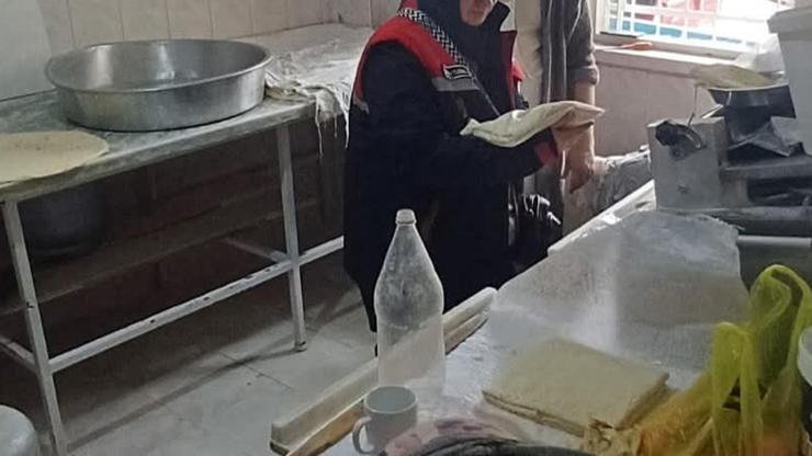 Sandıklı’da gıda denetimi Ahmet DAĞLI/AFYONKARAHİSAR, (DHA)- AFYONKARAHİSAR’ın Sandıklı ilçesinde gıda işletmelerine yönelik İlçe