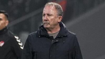 Kaynak:Cnnturk.com Trendyol Süper Lig’in 21. haftasında Corendon Alanyaspor ile 2-2