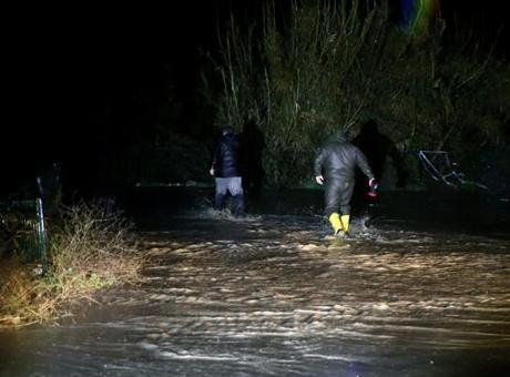 Muğla’nın Seydikemer ilçesindeki bir mahallede yaşanan su baskını nedeniyle bazı