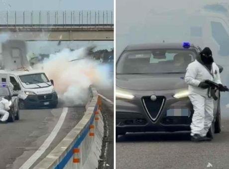 İtalya’nın güneyindeki Brindisi kentinde, zırhlı para taşıma aracına yönelik silahlı