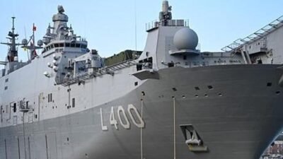 Beraberindeki 3 savaş gemisiyle 26 Şubat’ta Rotterdam Limanı’na demirleyen 232