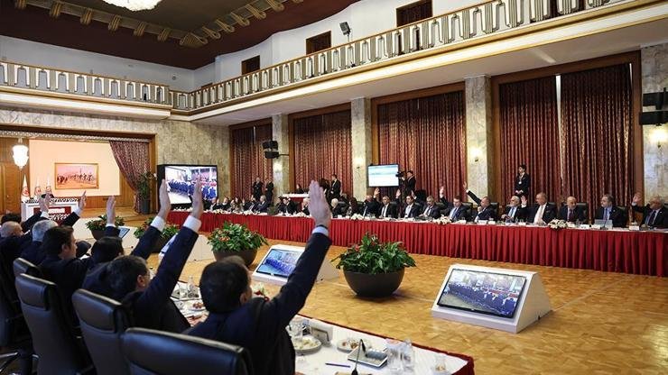 Terörsüz Türkiye raporu Meclis’ten geçti: Türk-Kürt kardeş ve kaderdaştır Kaynak:Hürriyet Terörsüz Türkiye hedefiyle 5 Ağustos 2025’ten beri toplanan Milli Dayanışma,