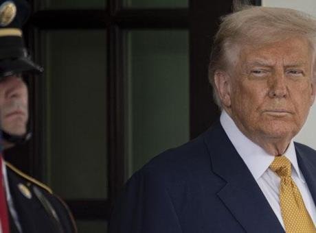 ABD Başkanı Trump, tatilini geçirdiği Florida’dan Washington’a dönerken uçakta basın
