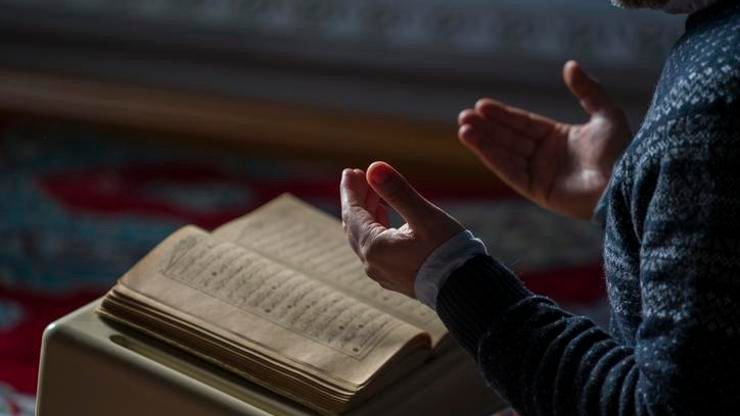 Kaynak:Cnnturk.com Berat Kandili gibi önemli bir gecede ibadetler, yardımlaşma, dualar