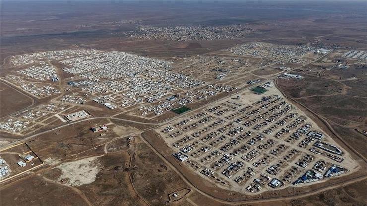 YPG’nin işgalinden kurtarılan Hol Kampı boşaltıldı Kaynak:AA Suriye Dışişleri Bakanlığı yetkilisi Fadi el-Kasım, Haseke’de Hol Kampı’nda