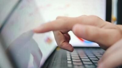 Kaynak:CNN TÜRK Sanal medya 15 yaşından küçük çocuklara yasaklanıyor. Bu