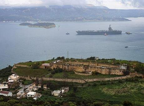 ABD Donanmasına ait USS Gerald R. Ford uçak gemisi onarım