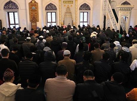 Japonya’nın başkenti Tokyo ve çevresinde yaşayan binlerce Müslüman, Ramazan Bayramı
