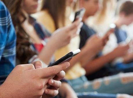 Bir ülke daha kararını verdi! 16 yaş altına sosyal medya yasaklandı Avustralya hükümetinin 16 yaş altı gençlerin sosyal medya platformlarına erişimini