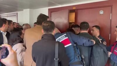 Kaynak:CNN TÜRK İstanbul Büyükşehir Belediyesi yolsuzluk davasının beşinci gününe CHP