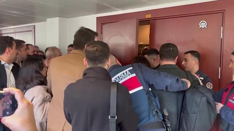 CHP’li vekilden davada yer provokasyonu Kaynak:CNN TÜRK İstanbul Büyükşehir Belediyesi yolsuzluk davasının beşinci gününe CHP