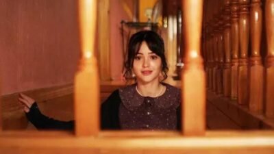 Kaynak:Cnnturk.com Çirkin dizisinde Meryem rolünü canlandıran Derya Pınar Ak hakkında