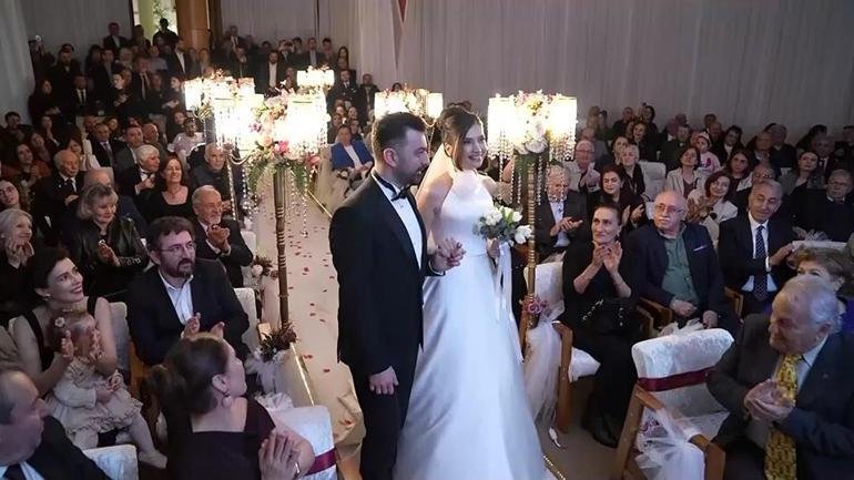 CNN TÜRK’ün mutlu günü: Ankara Muhabiri Melike Görür dünyaevine girdi Melike Görür ve Oğuzhan Demirkıran çiftinin Ankara’da gerçekleşen nikah törenine,
