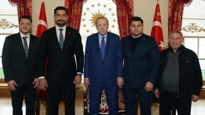 Cumhurbaşkanı Erdoğan, Türkiye Güreş Federasyonu Başkanı Taha Akgül’ü kabul etti Cumhurbaşkanı Erdoğan’ın İstanbul Dolmabahçe’deki makamında gerçekleşen kabulde; Türkiye Güreş Federasyonu