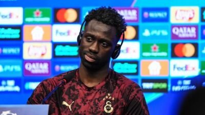 Kaynak:AA Davinson Sanchez, Kemerburgaz Metin Oktay Tesisleri’ndeki antrenman öncesi basın