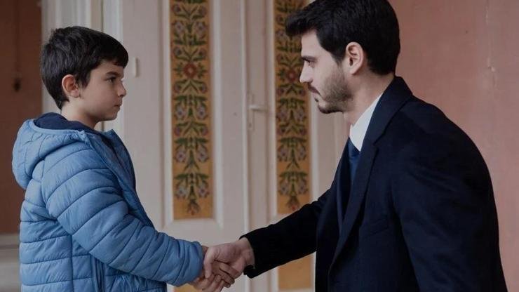 Kaynak:Cnnturk.com Yönetmenliğini Cem Karcı’nın üstlendiği Sahipsizler dizisi OGM Pictures yapımı…