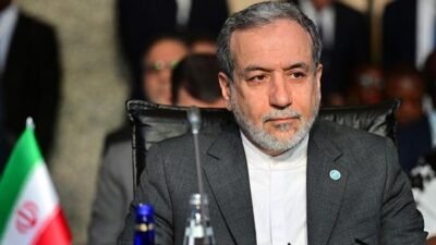 Kaynak:AA Arakçi, İran devlet televizyonuna gündeme ilişkin açıklamalarda bulundu.&nbsp;Müzakere iddialarına