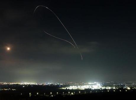 İsrail ordusundan yapılan açıklamada, İran’dan füze ateşlendiğinin tespit edildiği ve