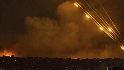 İran’dan İsrail’e peş peşe 3 dalga halinde saldırı Saldırıların iki dalgası ülkenin kuzey kesimlerini hedef alırken, bir dalgası