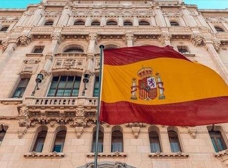 Koalisyon hükümetinin küçük ortağı Sumar ittifakından olan Başbakan Yardımcısı, Çalışma