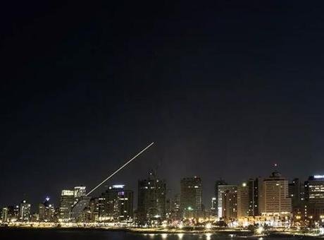 İsrail ordusundan yapılan açıklamada, İran’dan füzelerin ateşlendiğinin tespit edildiği ve