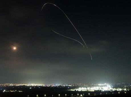 Tahran’da bir rafinerinin İsrail tarafından vurulduğu haberlerinin ardından İran devlet