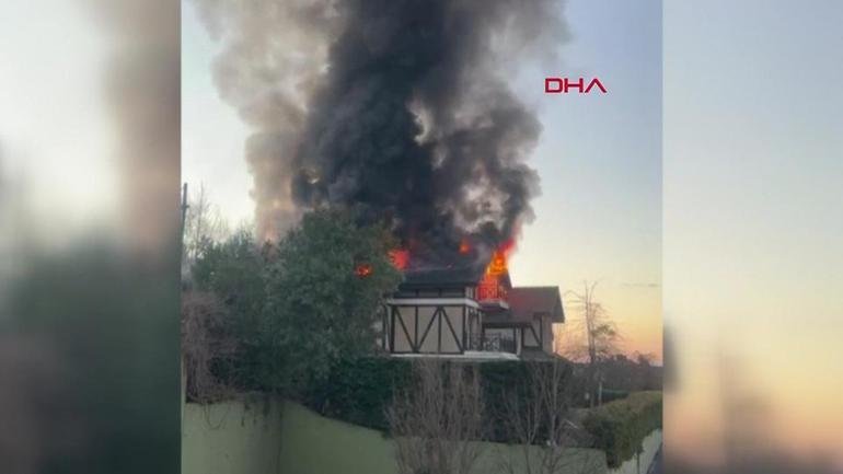 İstanbul Beykoz’da lüks villa alev alev yandı Kaynak:CNN TÜRK Siyah dumanlar gökyüzüne yükseldi, milyonlarca liralık villa cayır