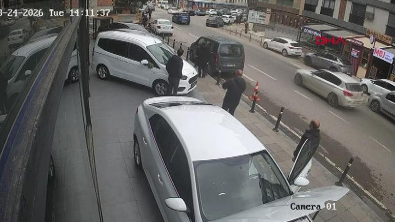 Kaynak:CNN TÜRK Kaldırımda yürüyorlardı. Otomobille gelip ateş açtılar. Sonrasında ise