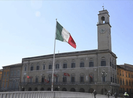 Roma’nın merkezinde başbakanlık sarayı Chigi ile aynı adı taşıyan meydanda,