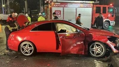 Kayseri’nin merkez Kocasinan ilçesinde meydana gelen trafik kazasında 2 kişi