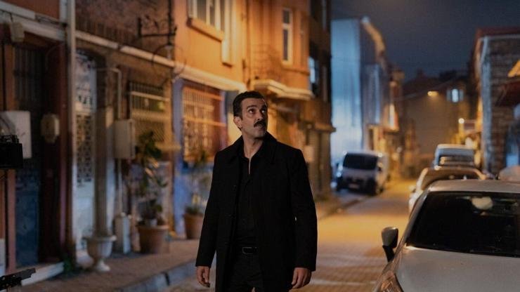 Kaynak:Cnnturk.com Yönetmenliğini Cem Karcı’nın üstlendiği Sahipsizler dizisi OGM Pictures yapımı…