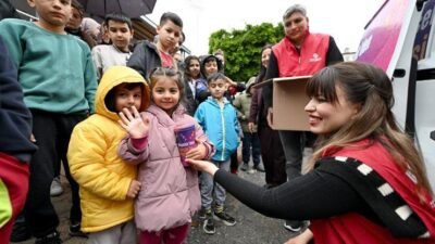 MERSİN, (DHA)- MERSİN’de Büyükşehir Belediyesi, Ramazan Bayramında 13 ilçede çocuklara