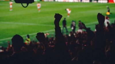 Kaynak:Cnnturk.com İngiltere Premier Lig yönetim, deplasman bilet fiyatlarını iki sezon