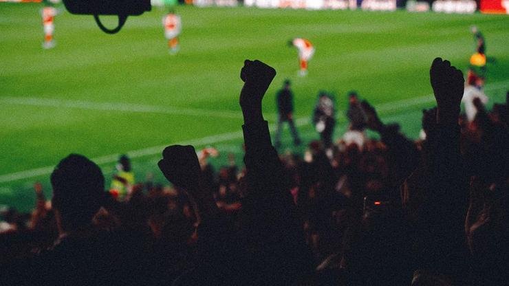 Premier Lig’de deplasman tribünü biletlerine fiyat sınırı Kaynak:Cnnturk.com İngiltere Premier Lig yönetim, deplasman bilet fiyatlarını iki sezon