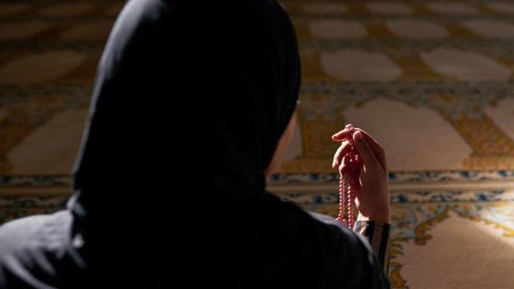 Sabah namazı saat kaça kadar kılınır? Güneş doğduktan sonra sabah namazı kılınır mı? Kaynak:Cnnturk.com Günün ilk namazı olan sabah namazının vakti geçince hangi