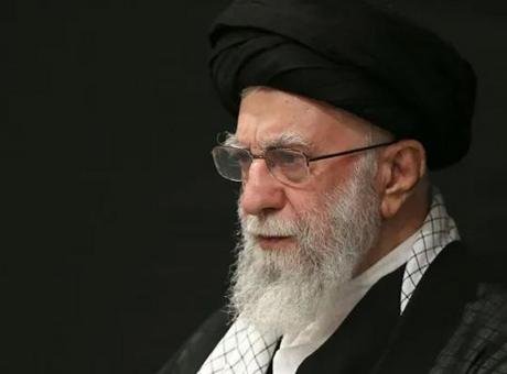 ABD-İsrail’in saldırısında hayatını kaybeden İran lideri Ayetullah AliHamaney’in cenazesinin Meşhed’de