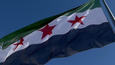 Suriye’nin Aynularap ve Haseke bölgelerinde “bayrak” krizi Kaynak:AA Suriye’nin kuzeyindeki bazı bölgelerde dün akşam yapılan Nevruz kutlamalarında