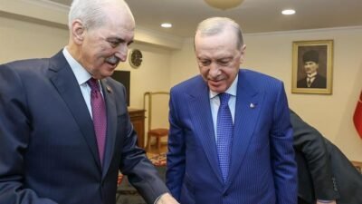 Kaynak:AA Cumhurbaşkanı Erdoğan ve eşi Emine Erdoğan, TBMM Başkanı Kurtulmuş’un