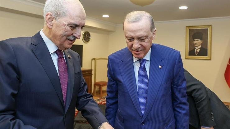 Kaynak:AA Cumhurbaşkanı Erdoğan ve eşi Emine Erdoğan, TBMM Başkanı Kurtulmuş’un