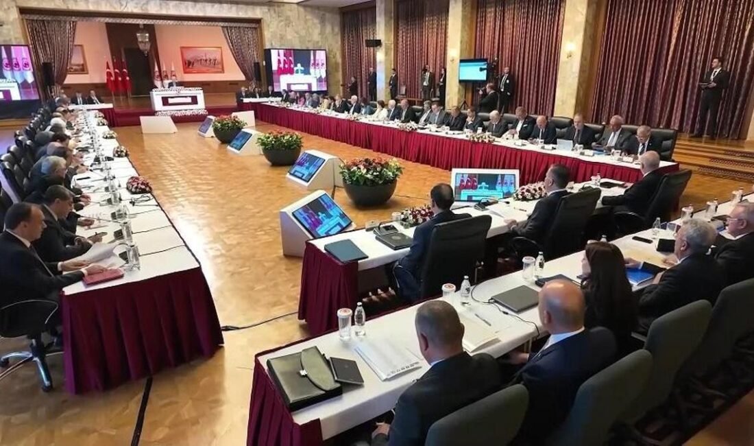 Kaynak:CNN TÜRK Terörsüz Türkiye hedefinde kurulan Meclis Komisyonu çalışmalarını tamamladı.