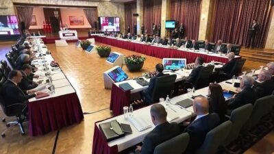 Kaynak:CNN TÜRK Terörsüz Türkiye hedefinde kurulan Meclis Komisyonu çalışmalarını tamamladı.