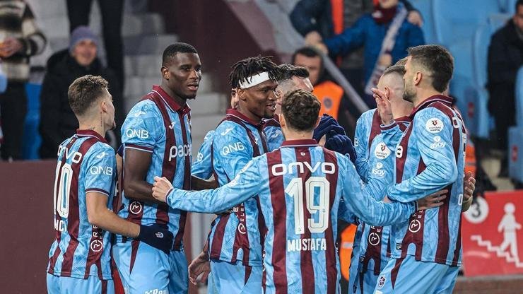 Trabzonspor, İstanbul’a 4 eksikle geliyor Kaynak:AA Bordo-mavililer, Mehmet Ali Yılmaz Tesisleri’nde, teknik direktör Fatih Tekke