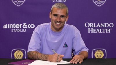 Kaynak:Cnnturk.com İspanya LaLiga ekiplerinden Atletico Madrid forması giyen Antoine Griezmann,