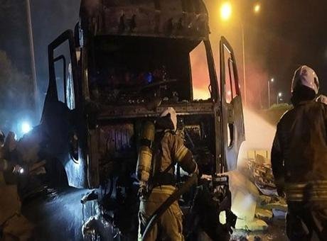 Yangın, saat 20.30 sıralarında Şifa Mahallesi D-100 yan yol üzerinde