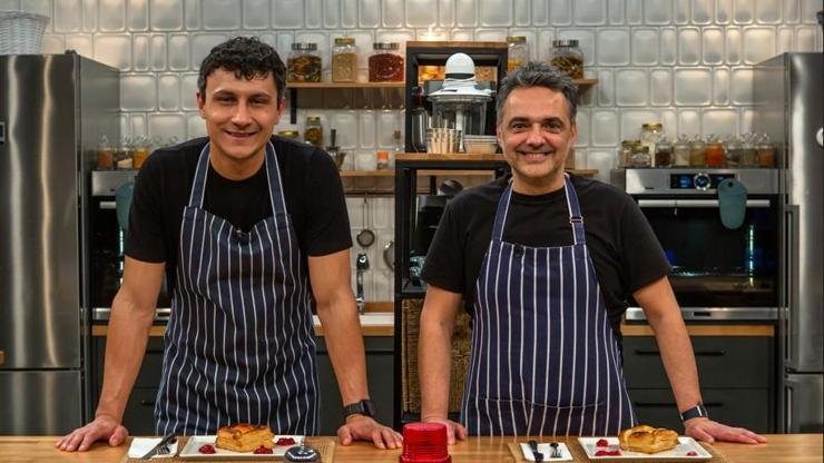 Uzak Şehir’in Şahin’i mutfakta! Alper Çankaya’nın mutfak sınavı! Programın en dikkat çeken anlarında Alper Çankaya, Arda Türkmen’i görmeden